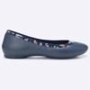 1432660_crocs-baleriny-204855-navy-floral-min