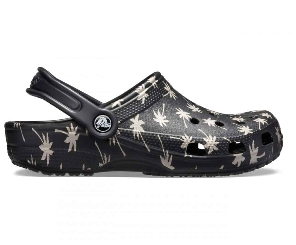 crocs-sabots-classic-seasonal-graphic-clog-blackgold-femme_1-min