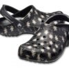 crocs-sabots-classic-seasonal-graphic-clog-blackgold-femme_2-min