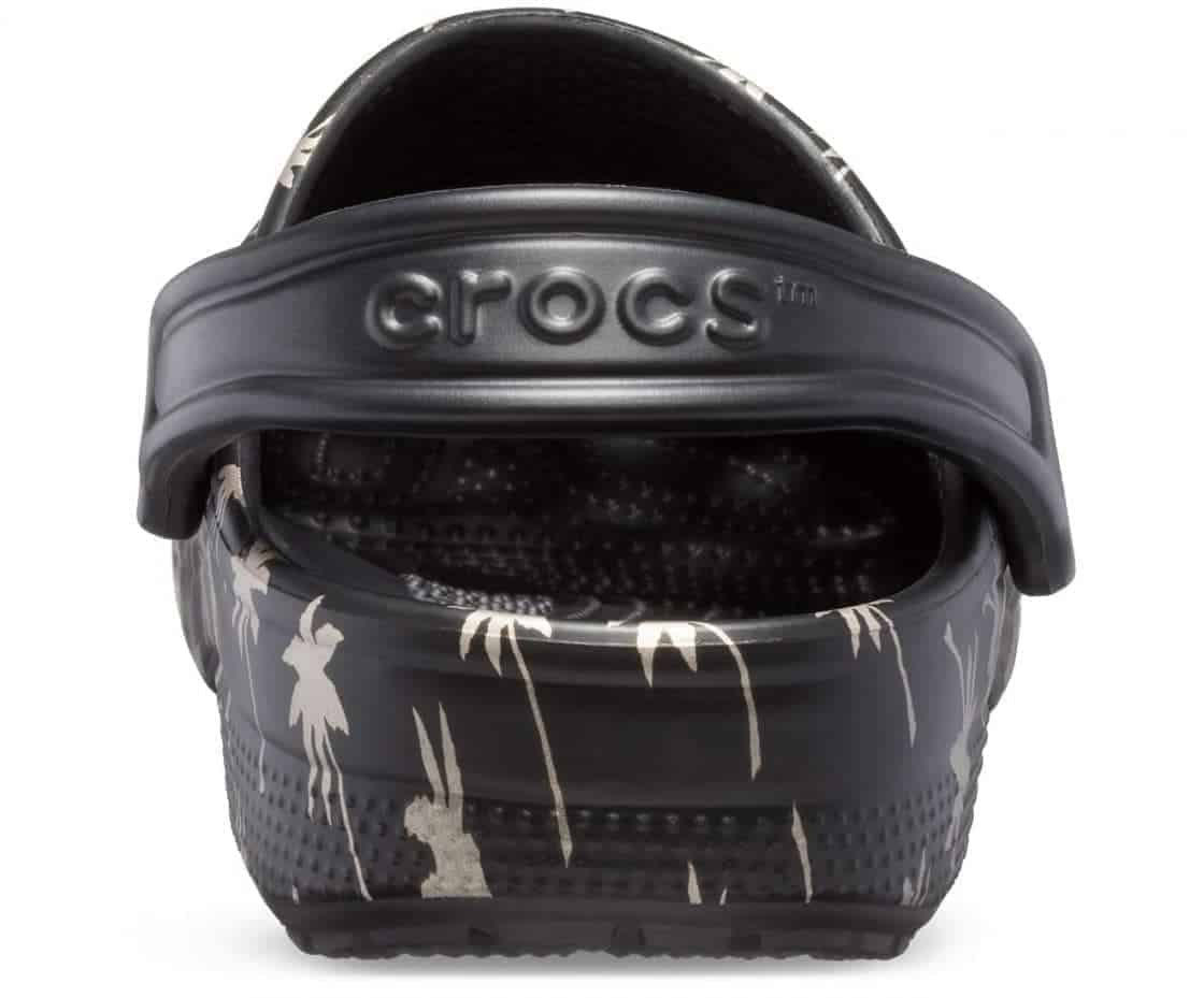 crocs-sabots-classic-seasonal-graphic-clog-blackgold-femme_5-min
